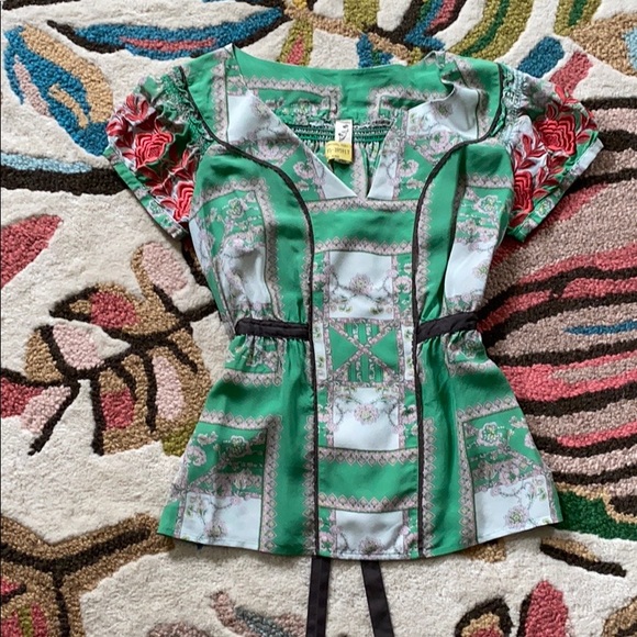 Anthropologie Tops - Anthro green floral short sleeve top size 6